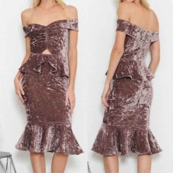 Dresses & Skirts - THE VELVET Midi Dress